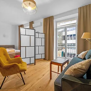 https://pikna-yellow-studio.warsawhotelspoland.com